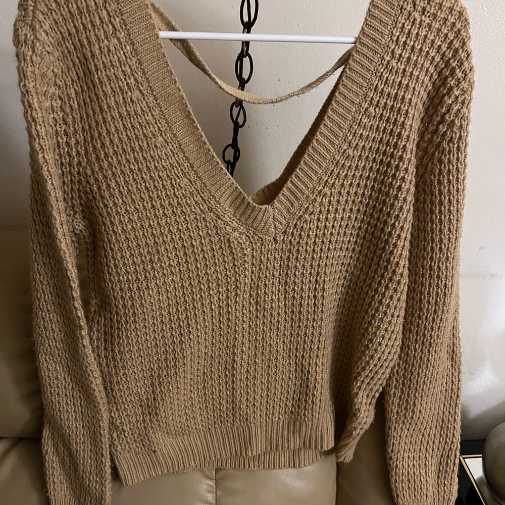 Women’s casual long sleeve sweater. Tan  medium. Never been worn
